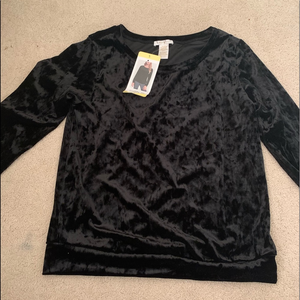 Super cute black velvet top!